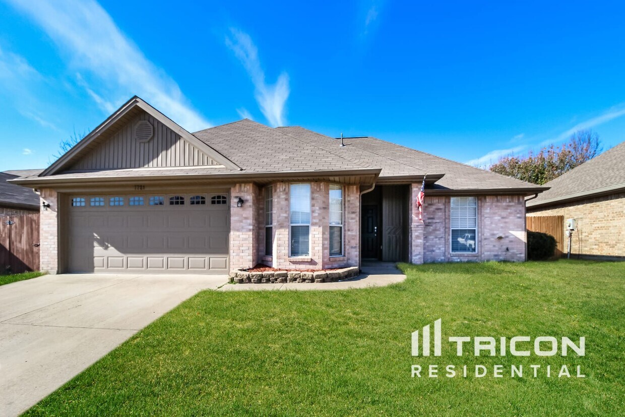 Foto principal - 7721 Pear Tree Ln