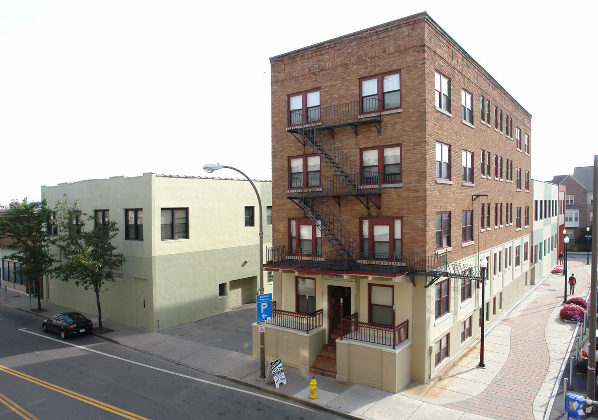 Primary Photo - East End Lofts