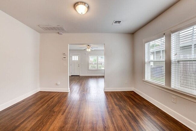 Foto del edificio - Charming 1920s Home - Fully Renovated