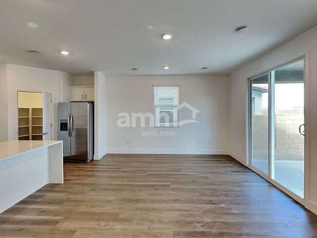 Foto del edificio - 9635 Harkes Dr