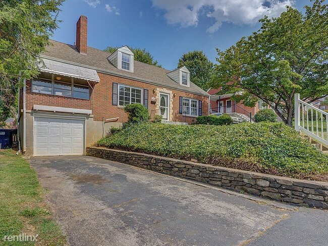 Building Photo - 3 br, 3 bath House - 2320 Carlton Road Sou...