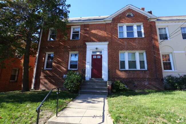 Building Photo - 4028 8th St NE