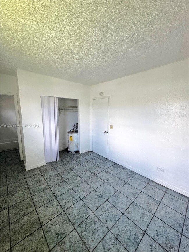 Foto del edificio - 840 NW 70th St