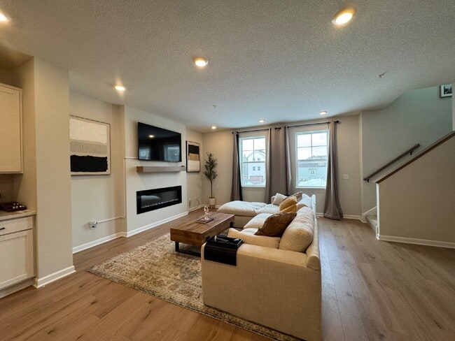 Foto del edificio - "Spacious 3-Bedroom Townhouse Oasis in West St Paul – 2.5 Baths & 2,268 Sq Ft of Comfort!"