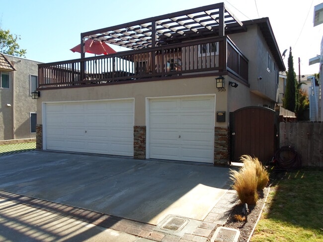 2 story, 1850 sq ft, 4 bed, 2 bath - 955 Virginia St