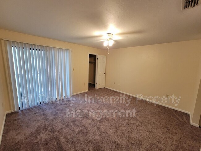 Foto del edificio - 1454 SW 25th Pl