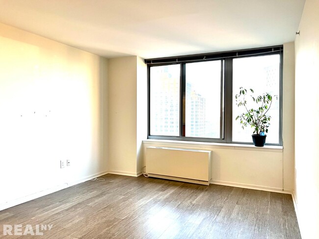 Building Photo - 408 E 92nd ST