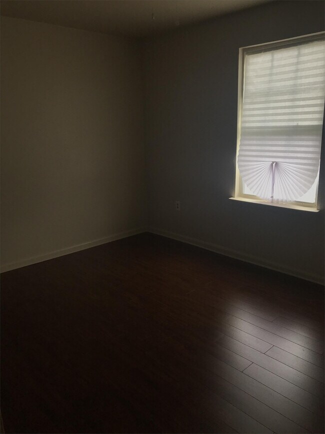 Building Photo - 3713 Mistletoe St