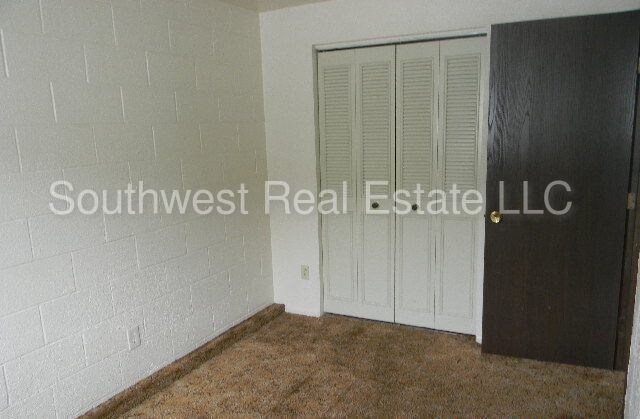 Building Photo - 1400 Bridger Dr