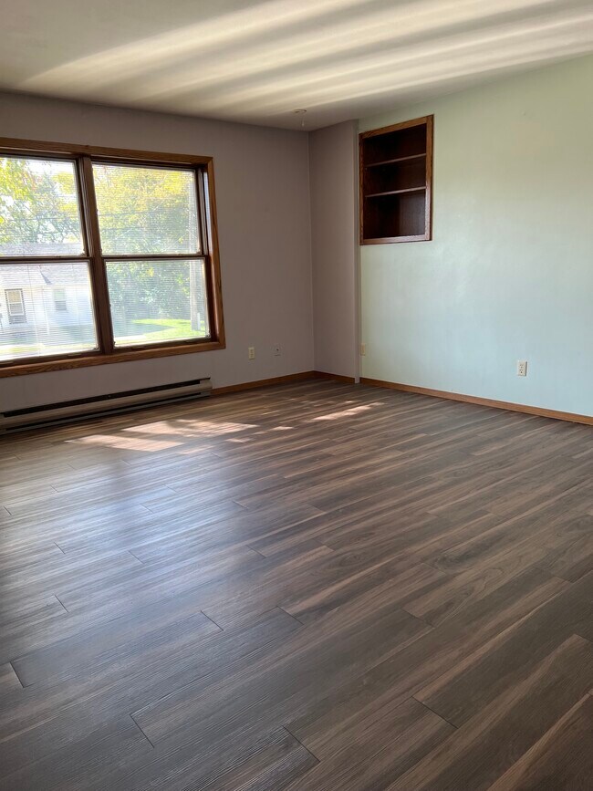 Building Photo - 814 W Main St