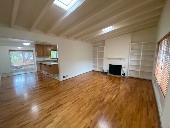 Foto del edificio - 340 Bishop Ave