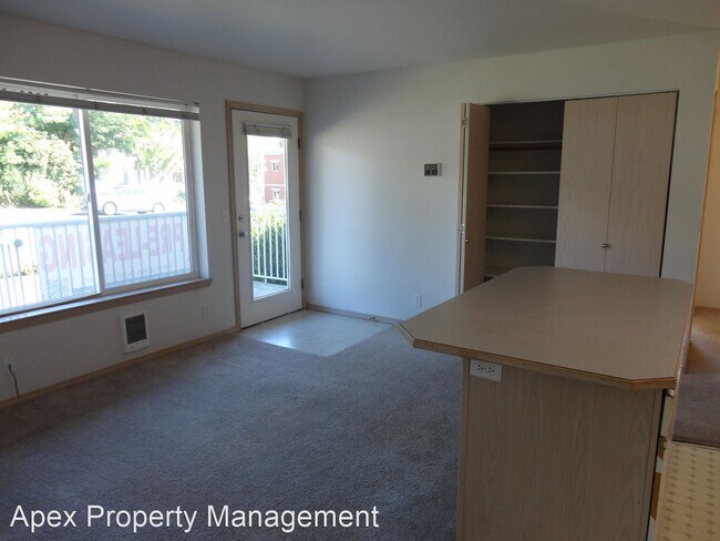Foto del edificio - 2 br, 1 bath Apartment - 2170 DOUGLAS AVE