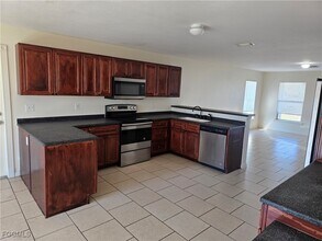 Building Photo - 5010 Dolphin Ct