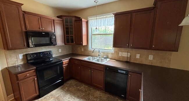 Building Photo - 1023 Edenbrooke Cir