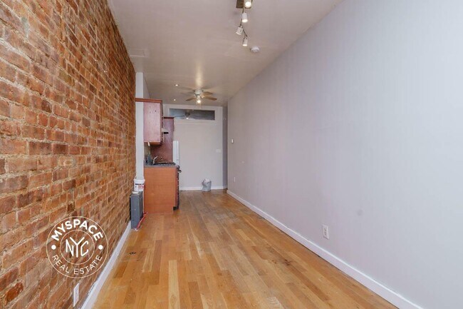 Building Photo - 247-246 46th St