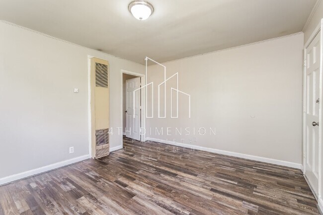 Building Photo - Charming 1 Bed Duplex in Prime Winston-Sal...