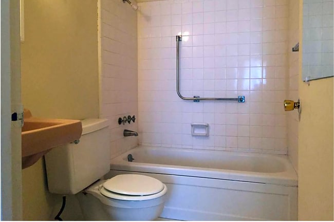 Building Photo - 2921 New Walkertown Rd