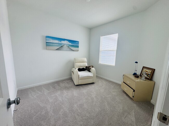 Building Photo - 376 Sol Vis Dr