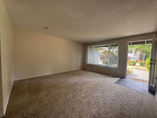 Building Photo - 3 Bedroom 2 Bathroom Home in Kirkland