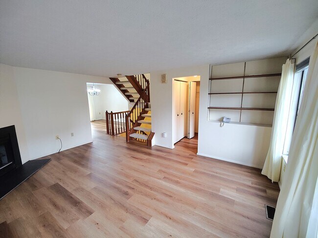 Foto del edificio - *Spacious & Conveniently Located 3BD/2.5BA Townhouse Available in Bethel Park*