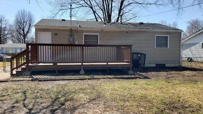 Building Photo - 1449 Broadlawns Ln Saint Louis, MO 63138