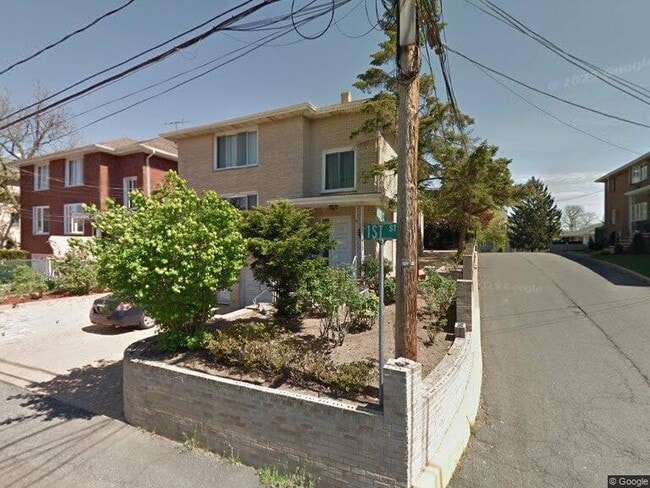 Photo - 2458 1st St (Fort Lee, NJ) House