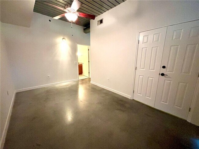 Building Photo - 620 Glen Iris Dr NE