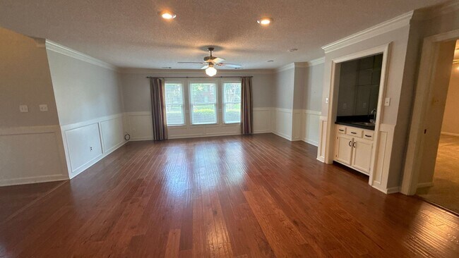 Foto del edificio - 983 Rolling Oaks Ln