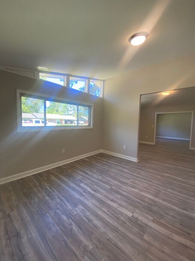 Building Photo - 523 Sardis St