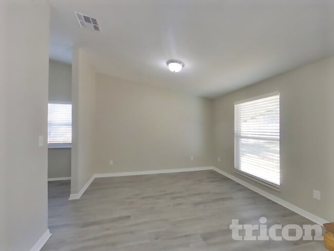 Building Photo - 3183 Bee St E