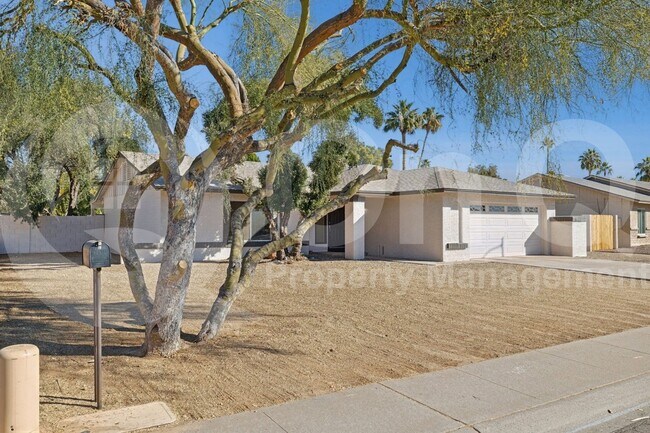 Building Photo - 9300 E Kalil Dr