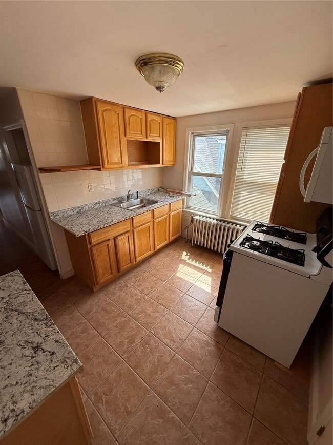 Foto del edificio - 84-24 107th St
