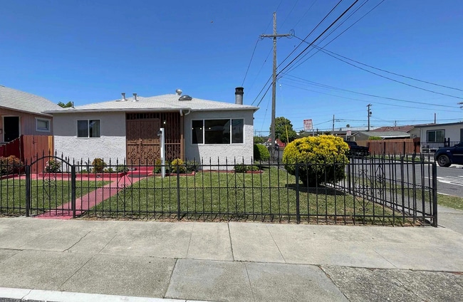 Building Photo - 2029 Sutter Ave