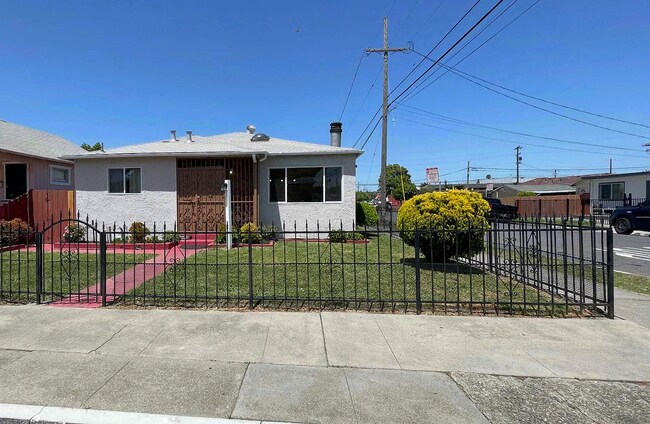 Foto del edificio - 2029 Sutter Ave