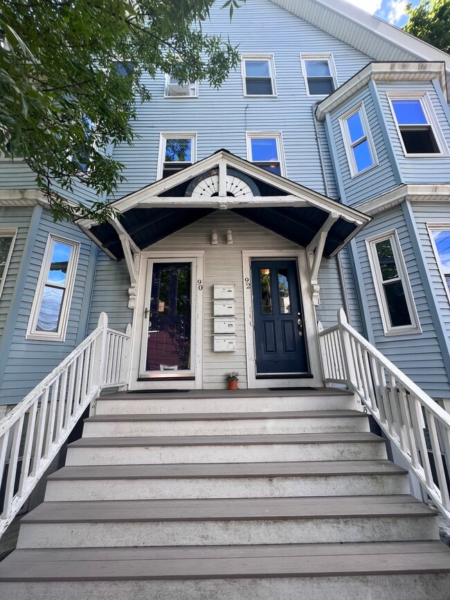 Building Photo - 92 Pleasant St