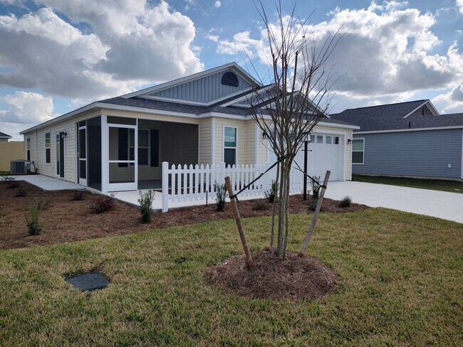 Building Photo - Ready to Rent Patio Villas in Deluna Village 55 + Community