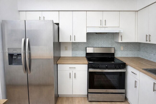 Foto del edificio - 835 NE 212th Terrace