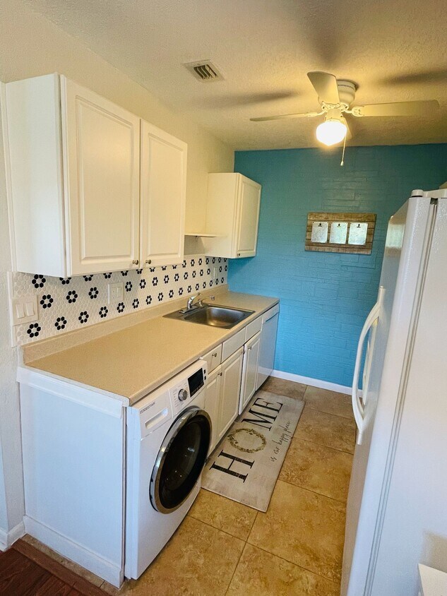 Foto principal - 4613 Bayshore Dr