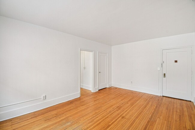Living Area - Monroe Ave Apartments