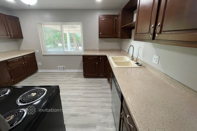 Building Photo - 2857 S Zenobia St