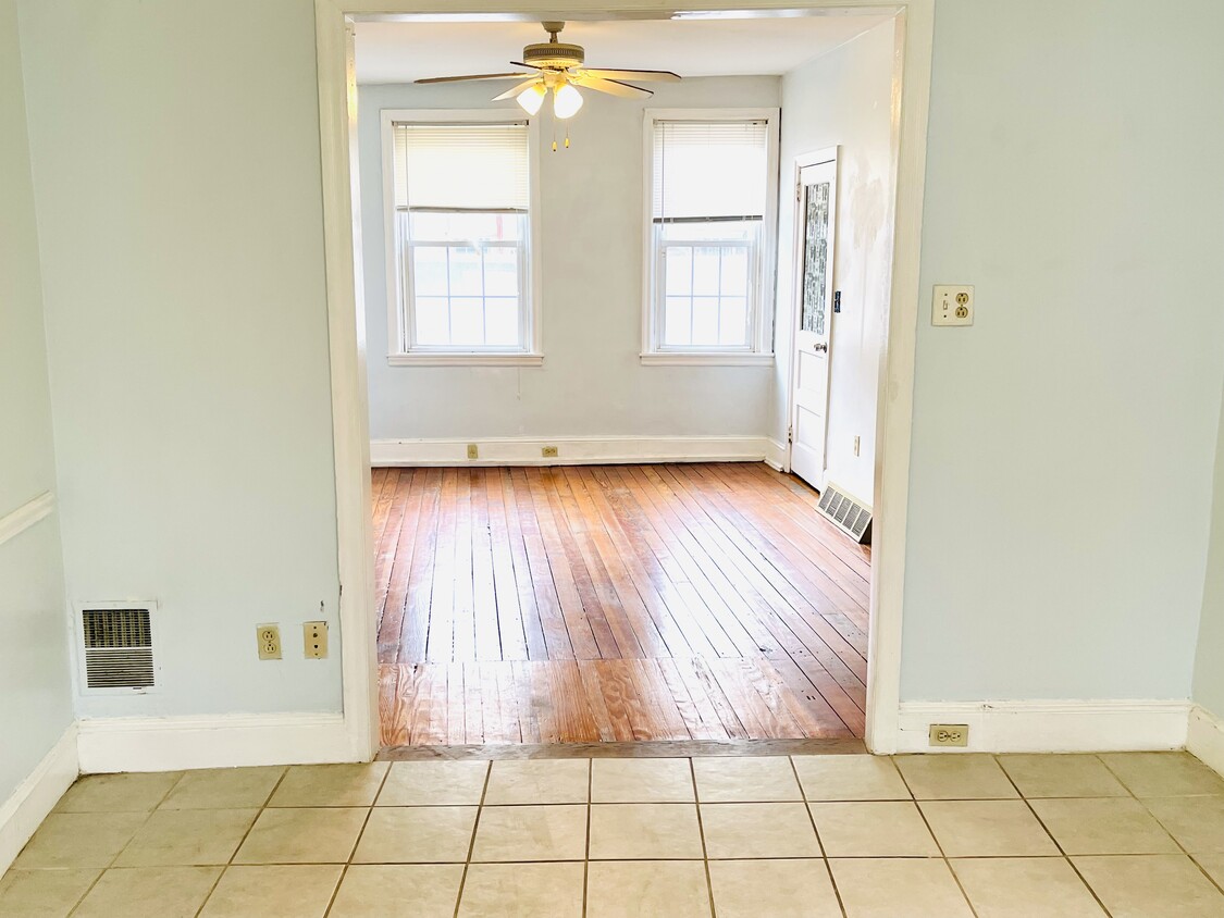 Primary Photo - 913 Ernst St