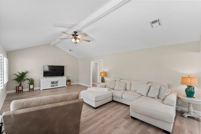 Foto del edificio - 28814 Holly Hill Dr