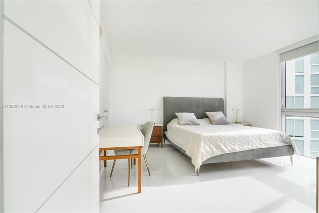 Building Photo - 250 Sunny Isles Blvd