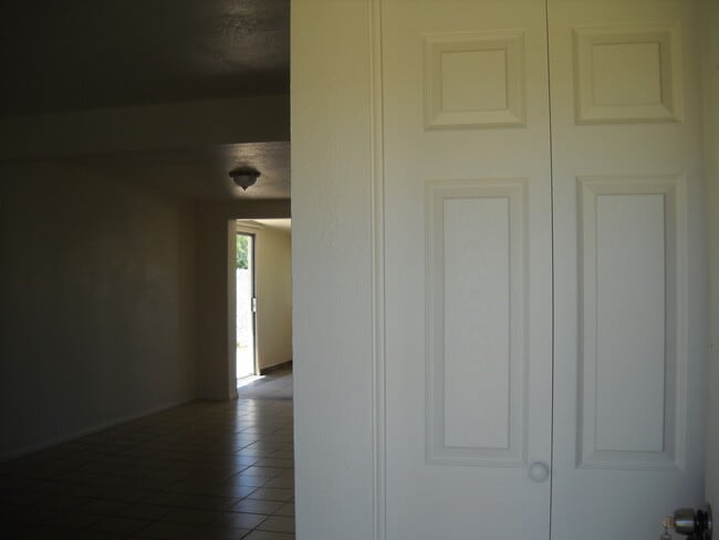 Building Photo - 3BR/1BA, 981 sq.ft. rental in Sierra Vista...
