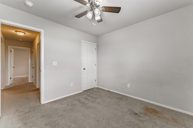 Building Photo - 848 NW Evans Cir