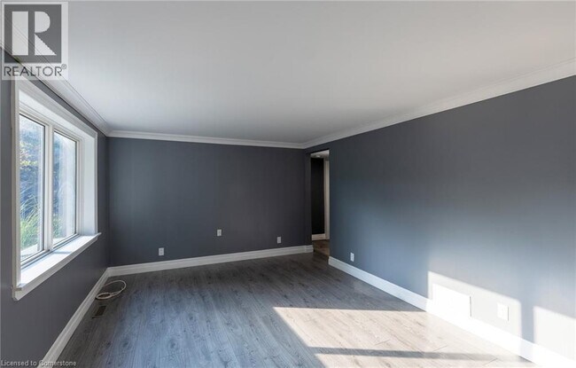Building Photo - 367 Hillcrest Rd