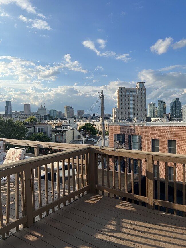 Foto del edificio - 627 Harvey St