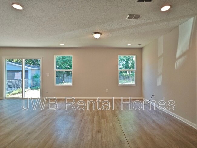 Building Photo - 4808 Shirley Ave