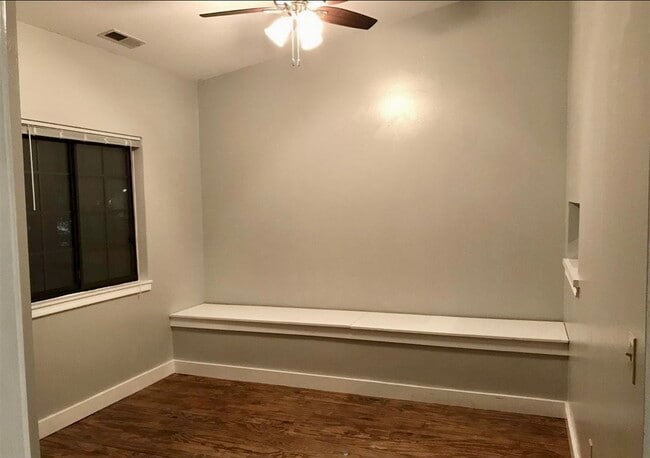 Building Photo - 545 Riverine Dr