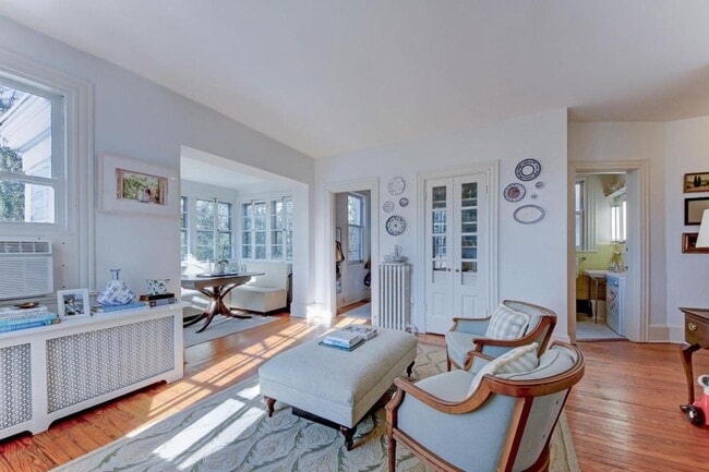 Building Photo - 1622 1/2 29th St NW
